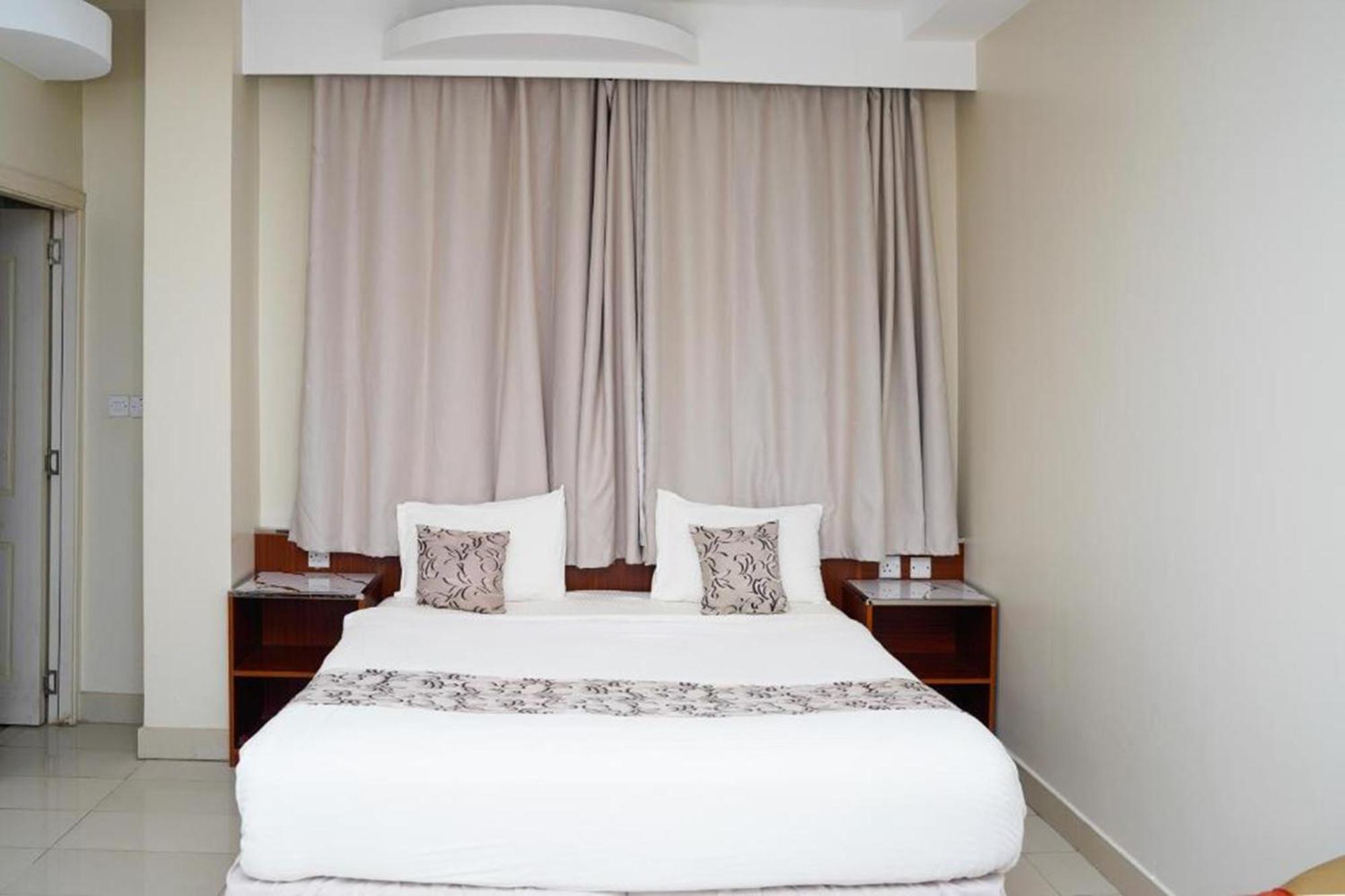 Al Bayrahaa Hotel Apartments Ес-Сіб Екстер'єр фото